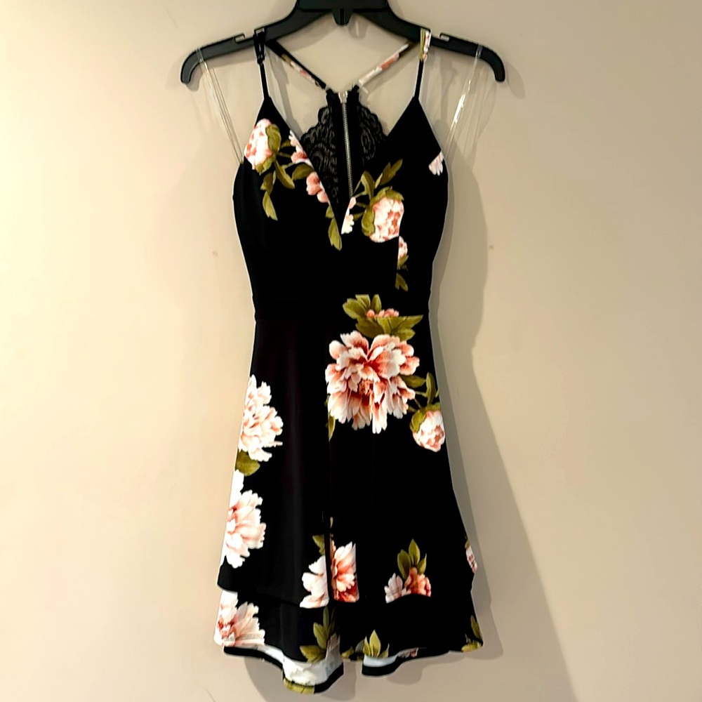 Xsmall black floral dress. Great for homecoming!